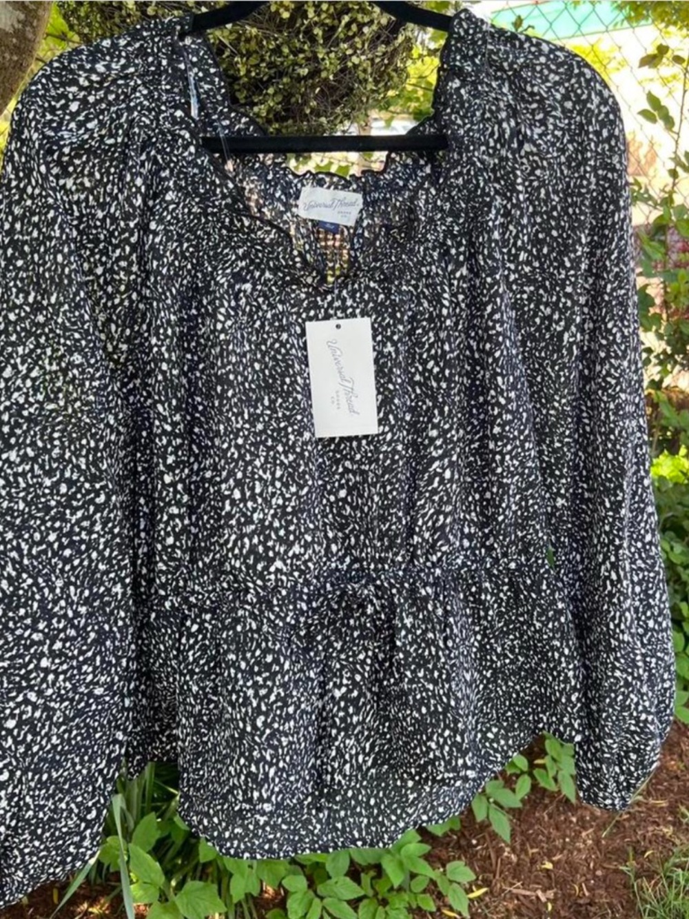 Universal Thread Black & White Speckled Peasant Blouse